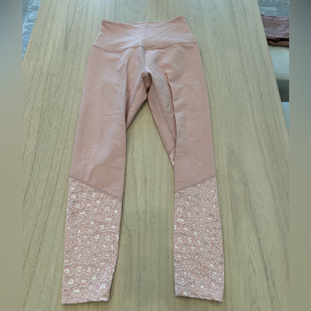 Beyond Yoga blush leopard leggings size small